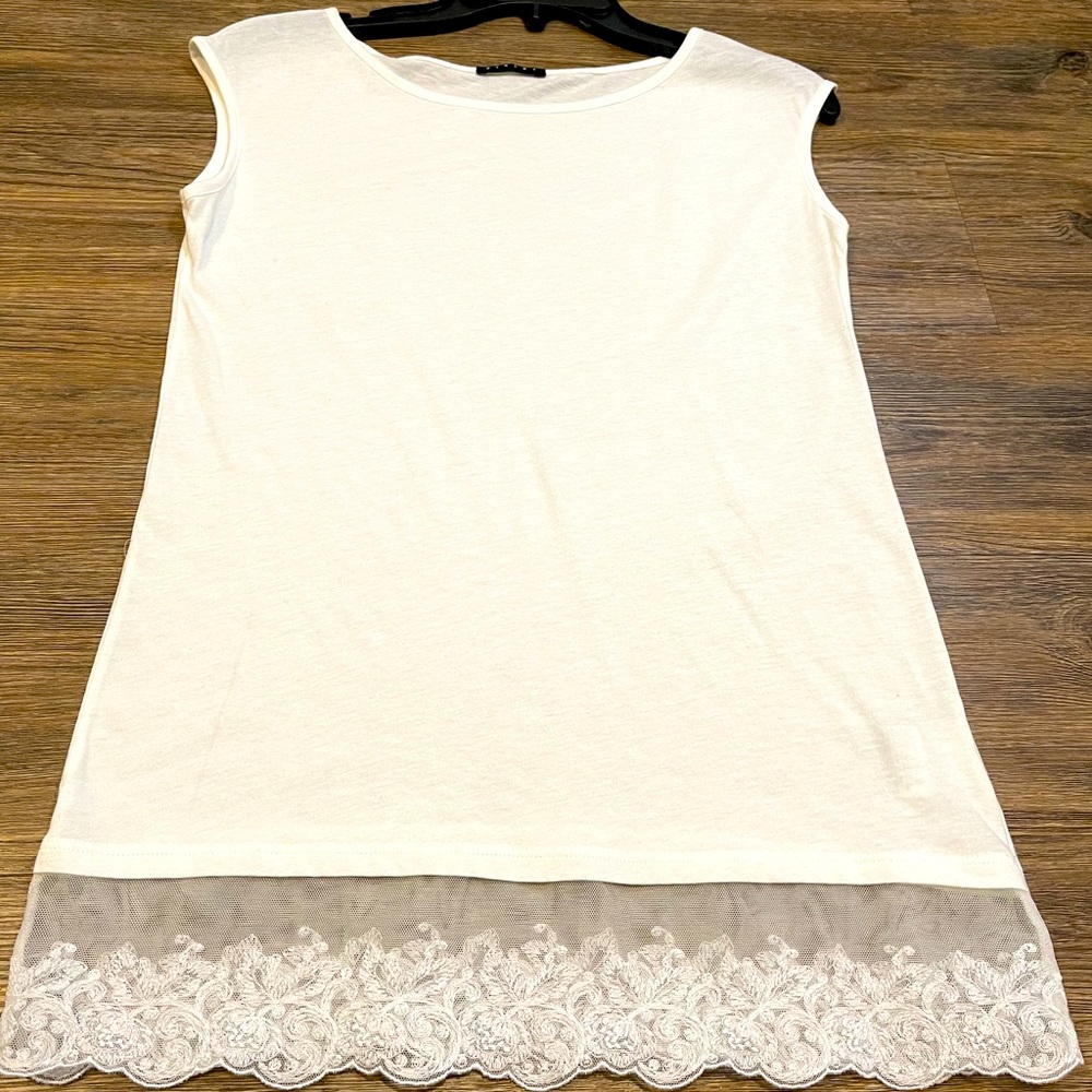 Beautiful Sisley sleeveless lace trim white top